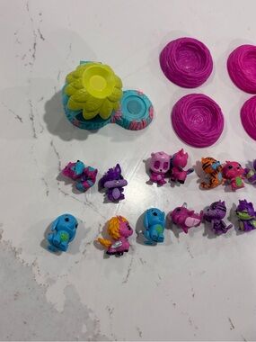 Little figurines hatchimal and others